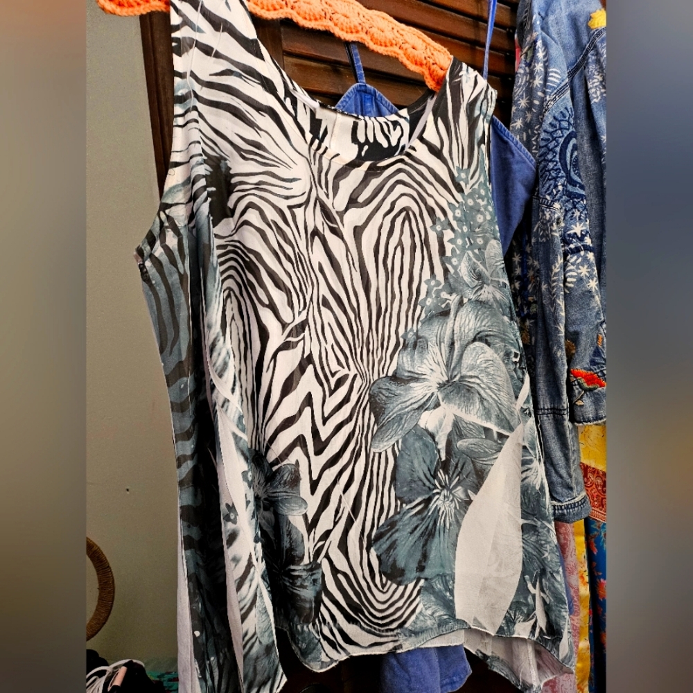 Zebra & Floral Tank♡ Pre-owned♡